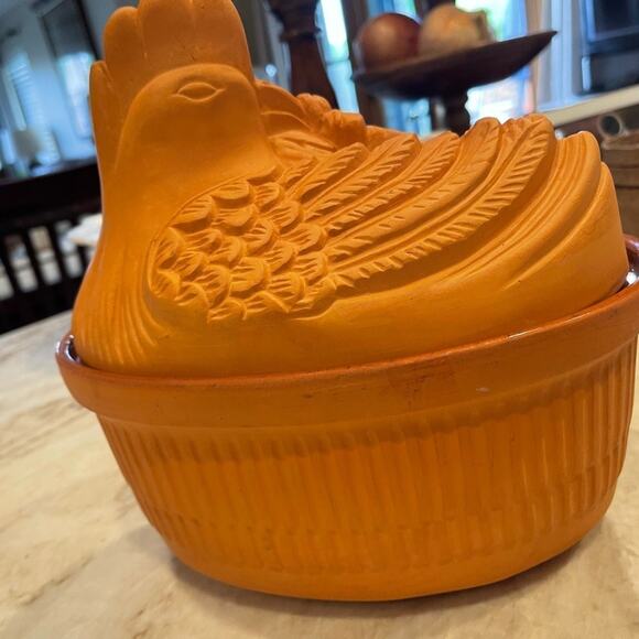 Chicken on a nest terracotta pottery egg keeper or baker roaster tureen - Picture 11 of 12